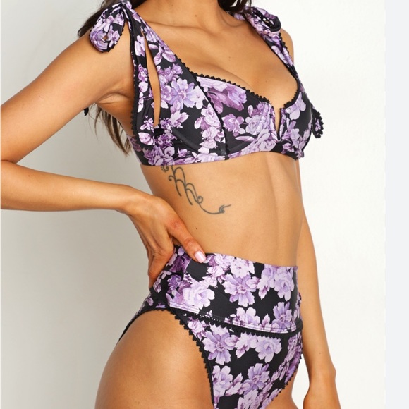 Beach Riot Blair Top in Spring Floral - Picture 3 of 5